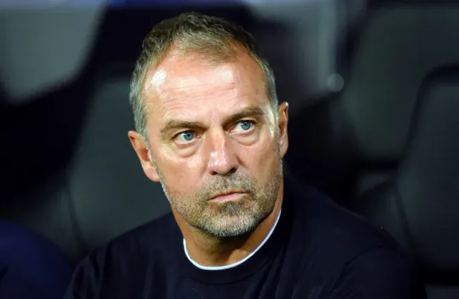 Hansi Flick, técnico do Barcelona deve promover mudanças em Real Oviedo x Barcelona (Photo by Clive Mason/Getty Images)