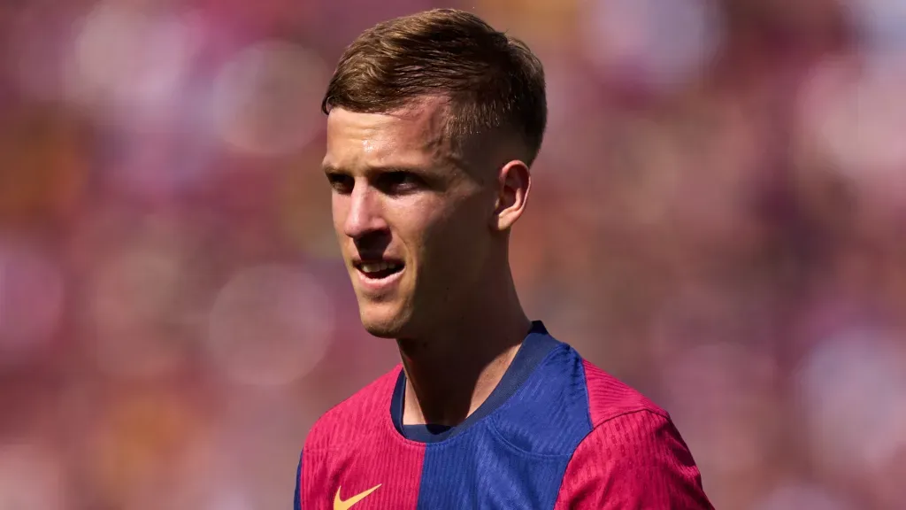 Dani Olmo em campo com o Barcelona. Foto: Alex Caparros/Getty Images
