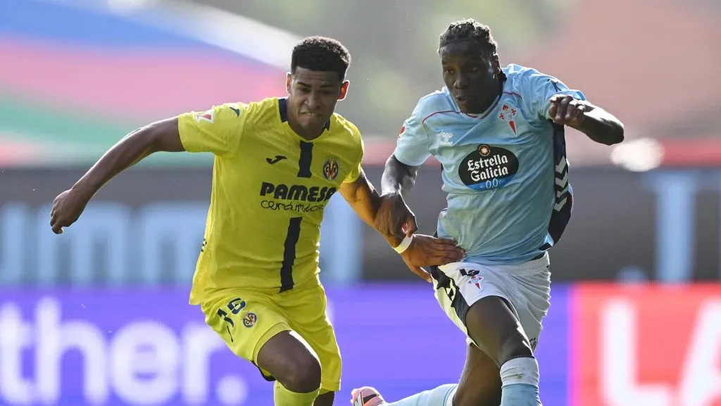 Baba Kourouma, zagueiro de 16 anos formado em La Masia, começa a conquistar espaço no Barcelona sob os olhares atentos de Hansi Flick. (Photo by Octavio Passos/Getty Images)