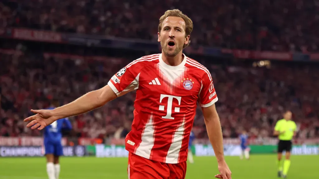 Harry Kane comemora gol pelo Bayern de Munique (Foto: Maja Hitij/Getty Images)