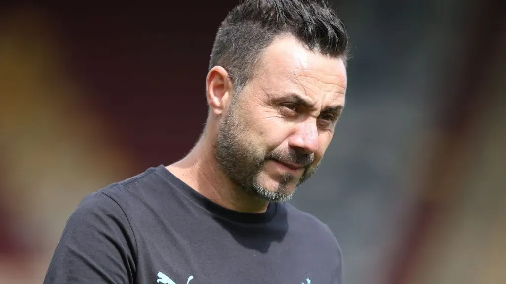 Roberto De Zerbi comemorou a vitória do Olympique de Marseille contra o PSG (foto: Nigel Roddis/Getty Imagens)
