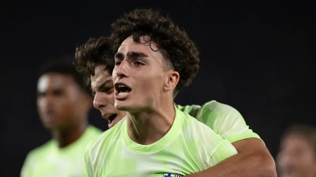 Jan Virgili comemora gol do Barcelona contra o Flamengo Sub-20 (Foto: Jorge Rodrigues/AGIF)