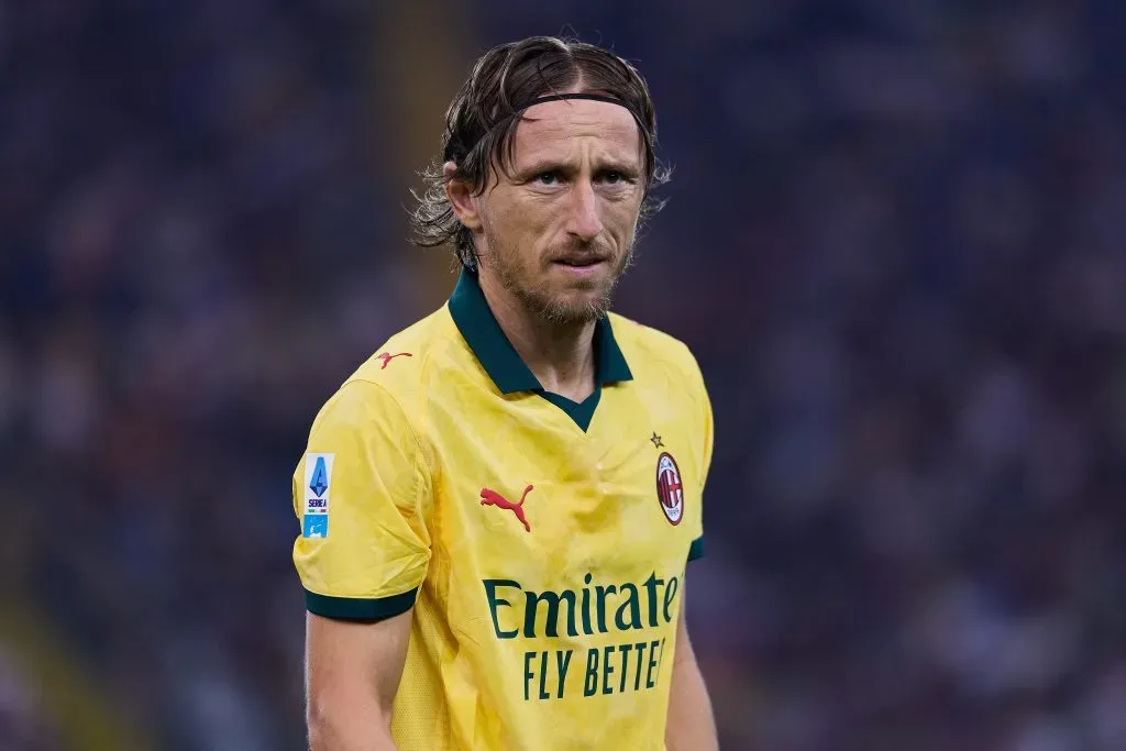 Modric com a camisa do Milan – Photo by Emmanuele Ciancaglini/Getty Images