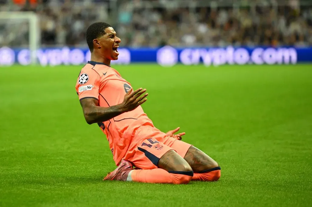Marcus Rashford, do FC Barcelona, comemora o primeiro gol de sua equipe durante a partida da Fase MD1 da Liga dos Campeões da UEFA 2025/26 entre Newcastle United FC e FC Barcelona no St James’ Park, em 18 de setembro de 2025, em Newcastle upon Tyne, Inglaterra. Foto: Clive Mason/Getty Images