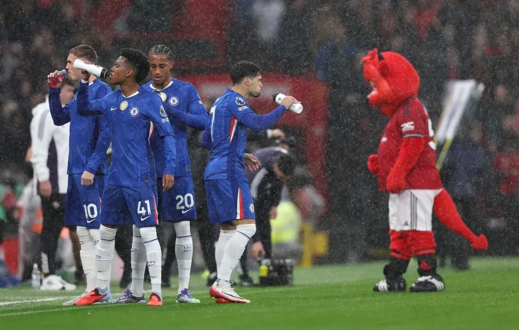 Cole Palmer, Estevao, Joao Pedro e Pedro Neto. Destes, o treinador do Chelsea não deve ter Palmer, lesionado, e Estêvão deve começar no banco de reservas, com João Pedro como titular em Chelsea x Benfica. (Foto:Alex Livesey/Getty Images)