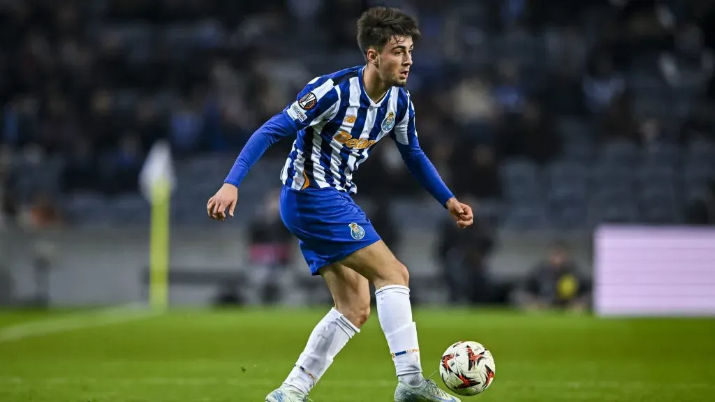 Martim Fernandes em jogo do Porto. Foto: Octavio Passos/Getty Images