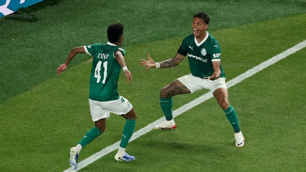 Estêvão e Richard Ríos brilharam juntos no Palmeiras. Foto: Al Bello/Getty Images
