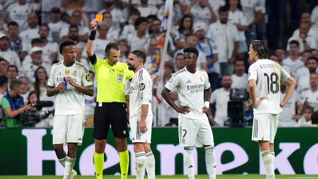 Carvajal sendo expulso pelo Real Madrid. Foto: Angel Martinez/Getty Images