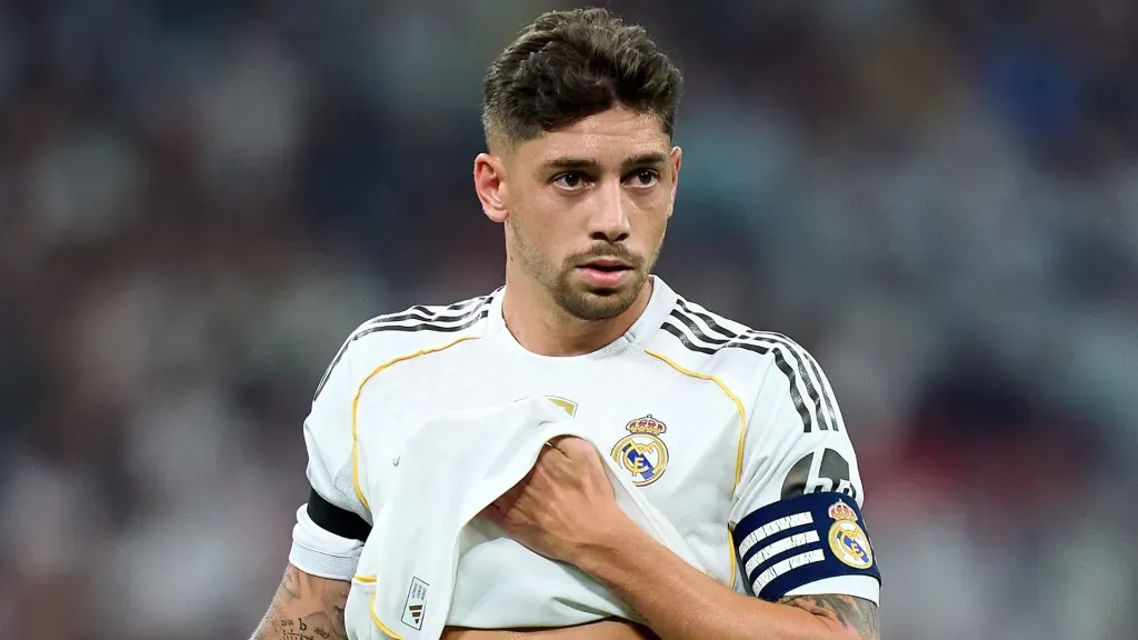 Federico Valverde em duelo como capitão do Real Madrid (Foto: Angel Martinez/Getty Images)