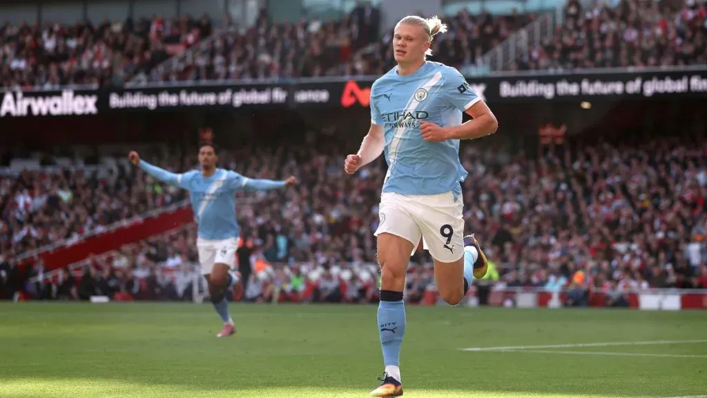 Haaland comemora gol durante partida da Premier League. Foto: Alex Pantling/Getty Images