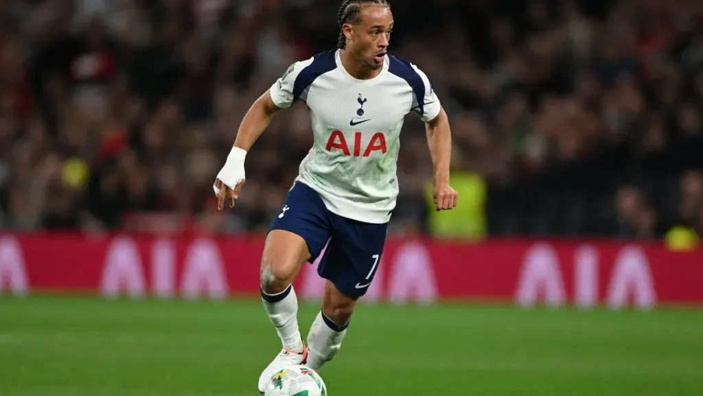 Xavi Simons em ação durante partida na Carabao Cup. Foto: Mike Hewitt/Getty Images