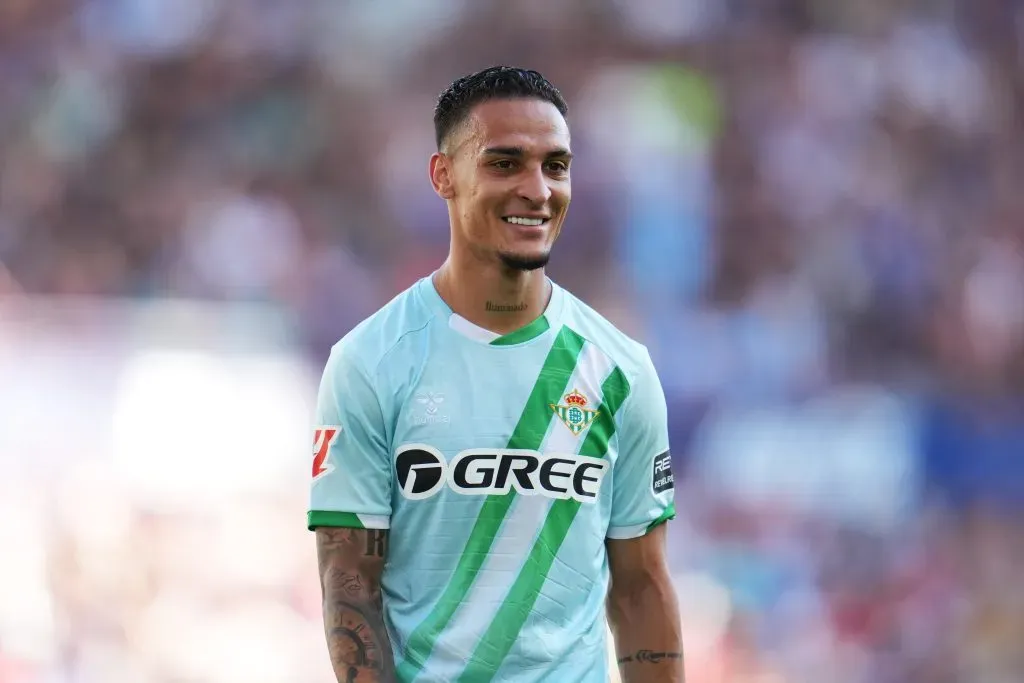 Antony, jogador do Real Betis, ex-Manchester United. Ele comentou sobre os momentos difíceis no clube inglês. (Foto: Aitor Alcalde/Getty Images)