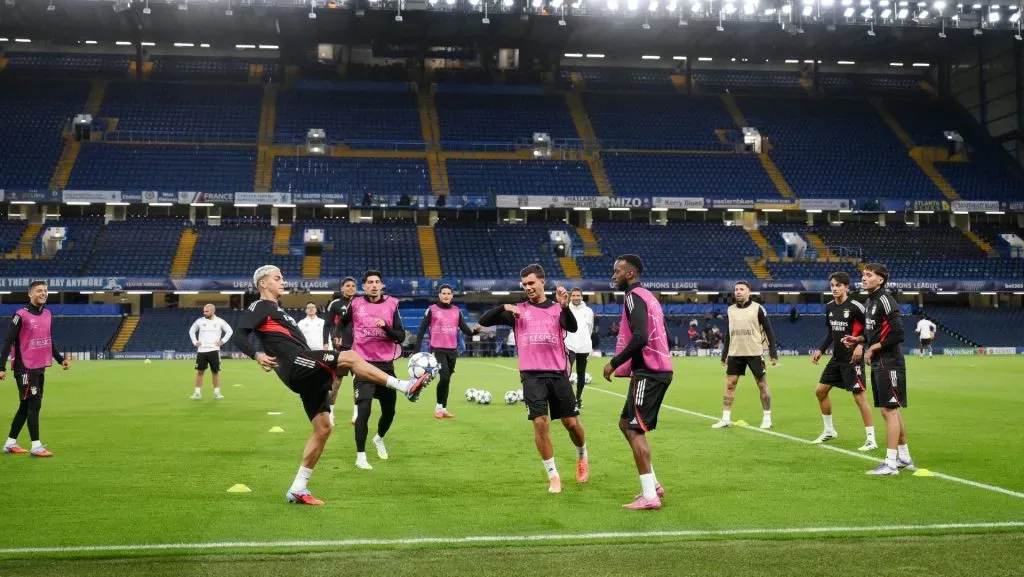 Jogadores do Benfica treinam durante uma sessão. Foto: Alex Broadway/Getty Images