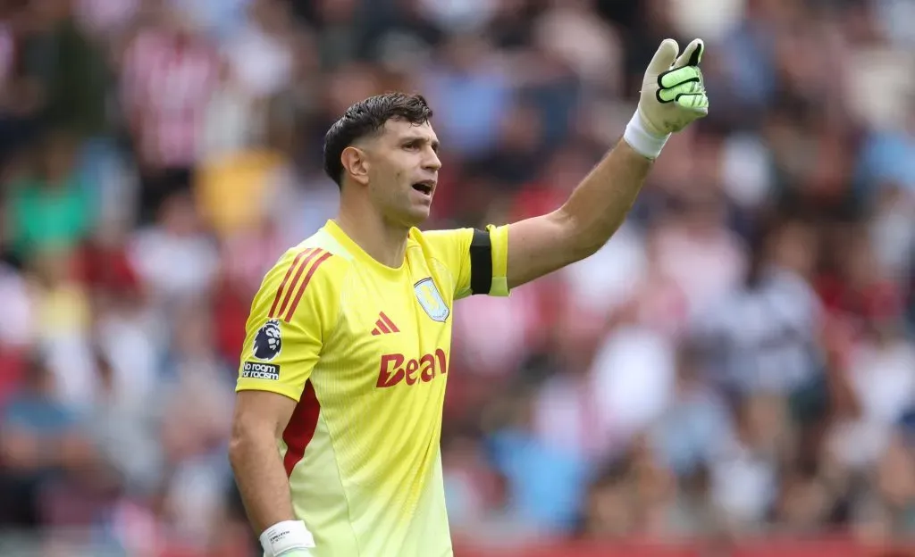 Emiliano Martínez, goleiro do Aston Villa, pode jogar no Manchester United. Foto: Richard Pelham/Getty Images