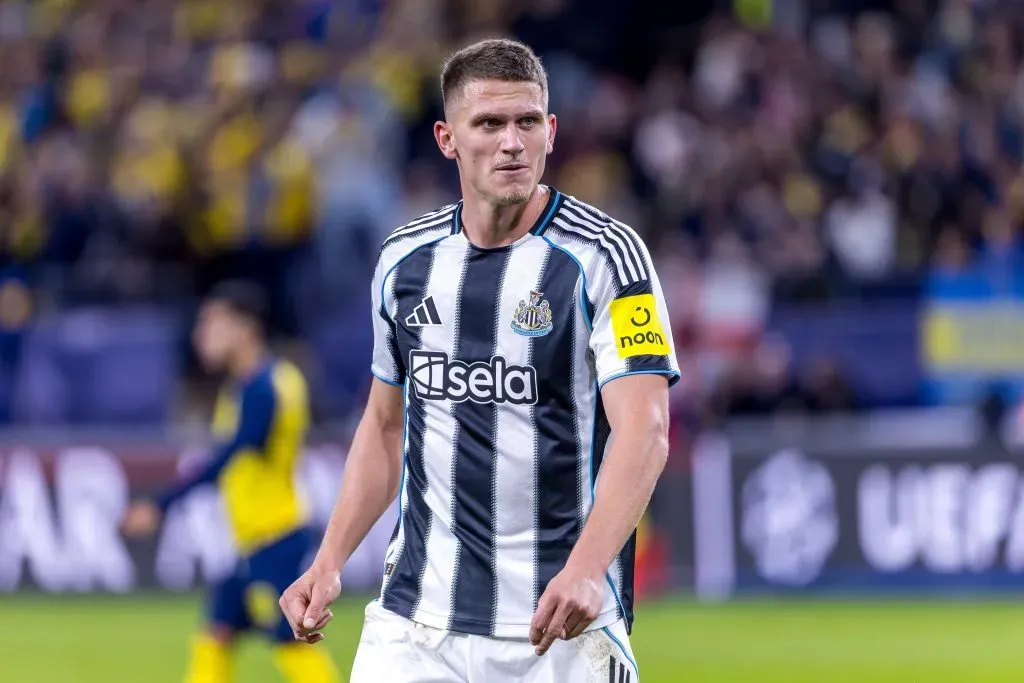 Botman em campo com o Newcastle (Photo by Omar Havana/Getty Images)