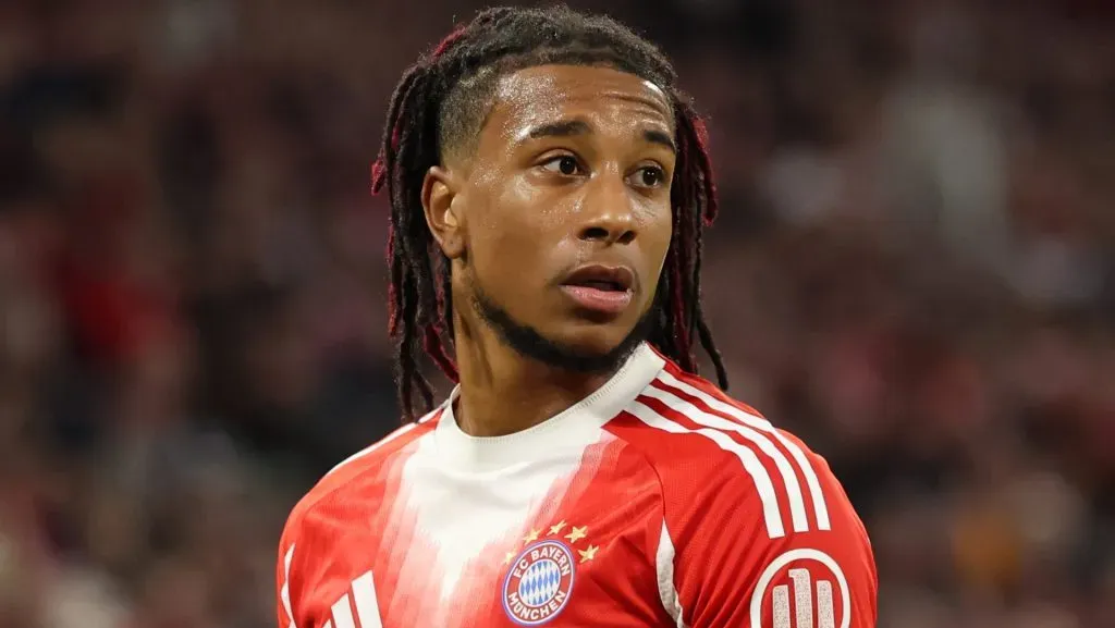 Olise, alvo do Real Madrid, em ação com o Bayern (Photo by Alex Grimm/Getty Images)