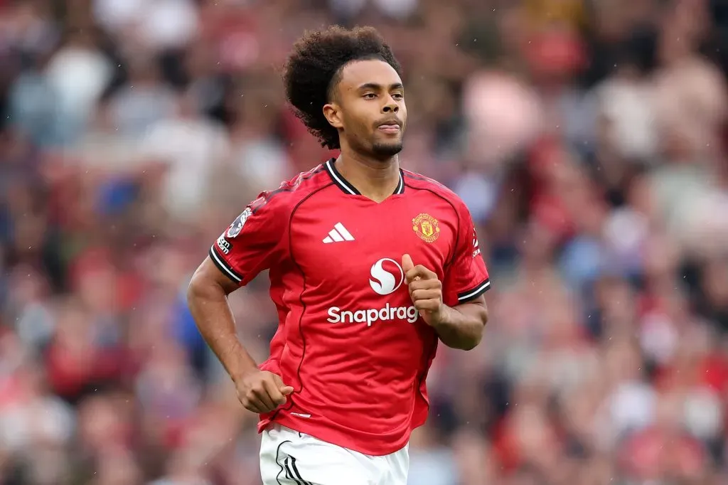 Zirkzee em campo pelo Manchester United (Photo by Matt McNulty/Getty Images)