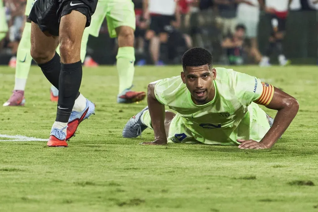 Ronald Araújo recusa oferta do Liverpool. Foto: Rafa Babot/Getty Images