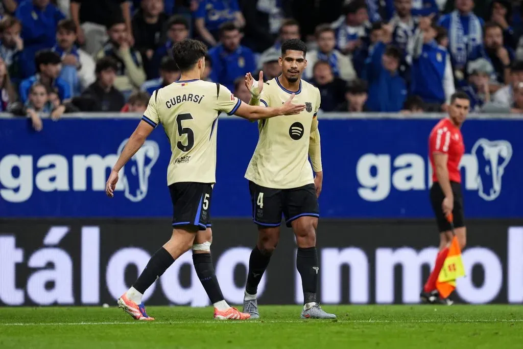 Ronald Araújo sofre pressão no Barcelona. Foto: Juan Manuel Serrano Arce/Getty Images
