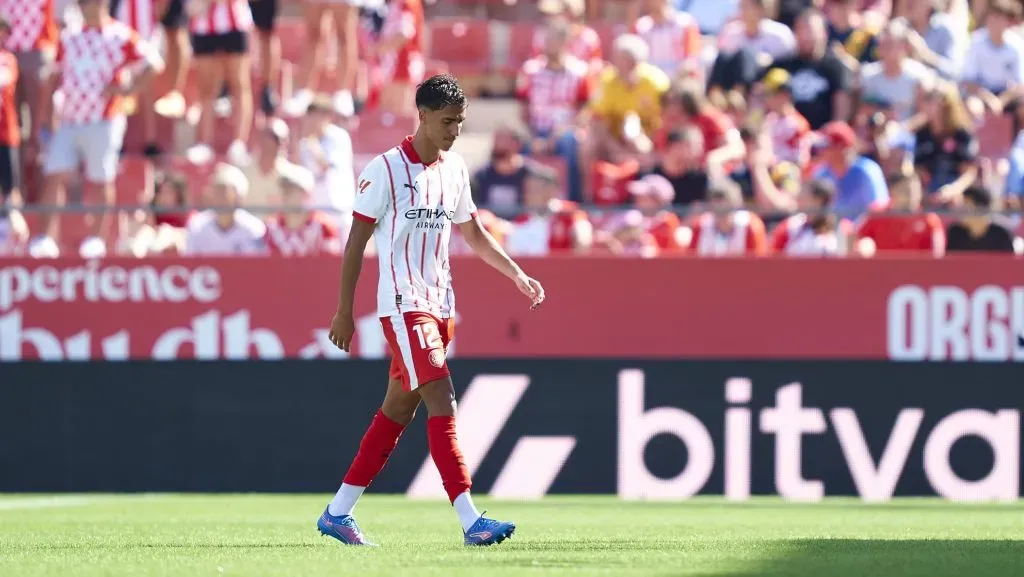Vitor Reis expulso em jogo do Girona. Foto: Pedro Salado/Getty Images