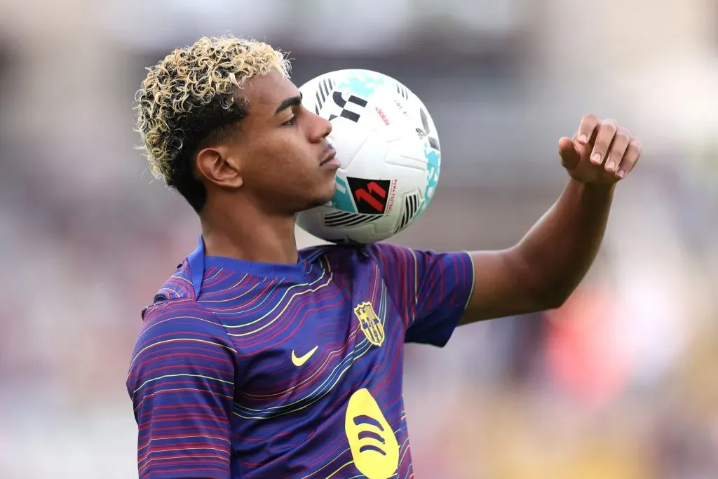 Lamine Yamal volta a ser assunto no mercado da bola (Photo by Judit Cartiel/Getty Images)