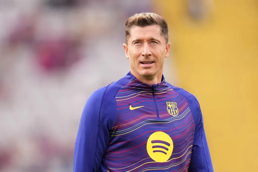 Lewandowski em ação pelo Barcelona. (Photo by Alex Caparros/Getty Images)
