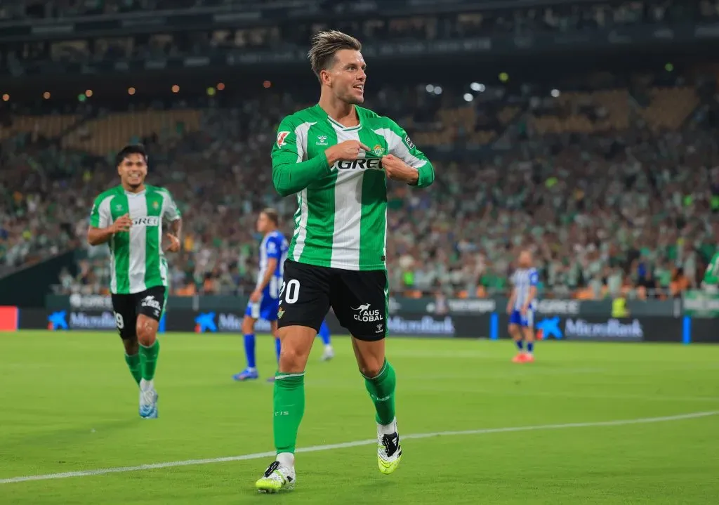 Lo Celso em campo com o Real Betis (Photo by Fran Santiago/Getty Images)