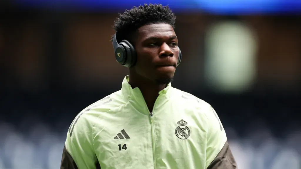 Aurélien Tchouaméni escutando música antes de partida pelo Real Madrid. (Foto: Florencia Tan Jun/Getty Images)