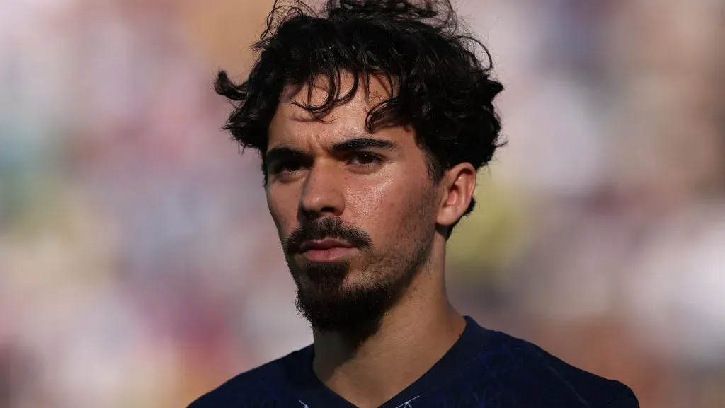 Vitinha, alvo do Real Madrid, em campo com o PSG (Photo by Stu Forster/Getty Images)