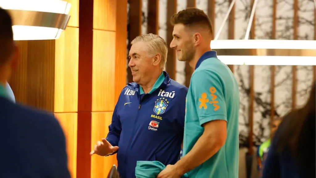 Ancelotti e Bento nos bastidores da Seleção Brasileira (foto: Rafael Ribeiro/CBF)