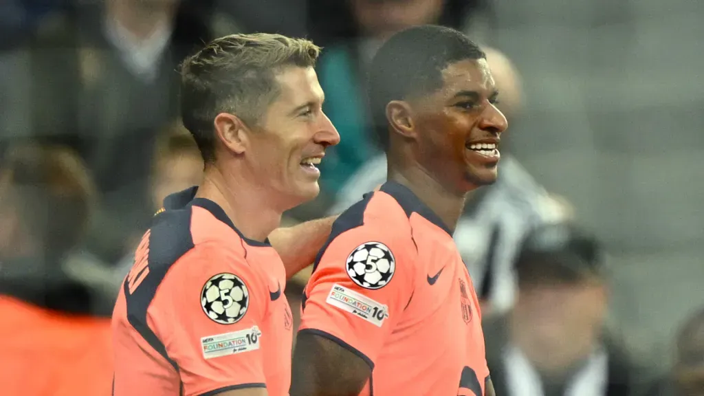 Rashford e Lewandowski pelo Barcelona (Foto: Clive Mason/Getty Images)