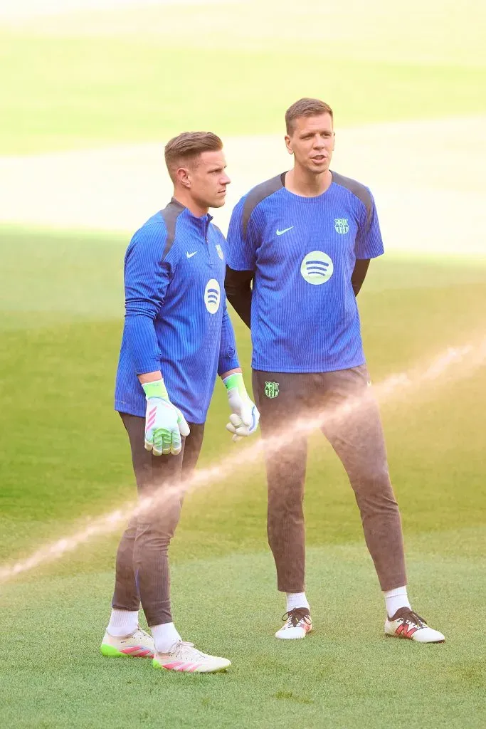 Goleiros Wojciech Szczęsny e Marc Andre Ter Stegen pelo Barcelona. Polonês comentou que ele vive uma situação que não é agradável no clube e que passou pelo mesmo na Juventus, e decidiu se aposentar, mas voltou aos gramados pelo Barça (Foto: Fran Santiago/Getty Images)