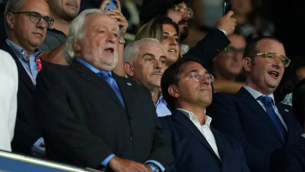 Alan Pace (centro) viu o Espanyol derrotar o Atlético de Madrid, antes de assinar o contrato de compra do clube (foto: Alex Caparros/Getty Images)