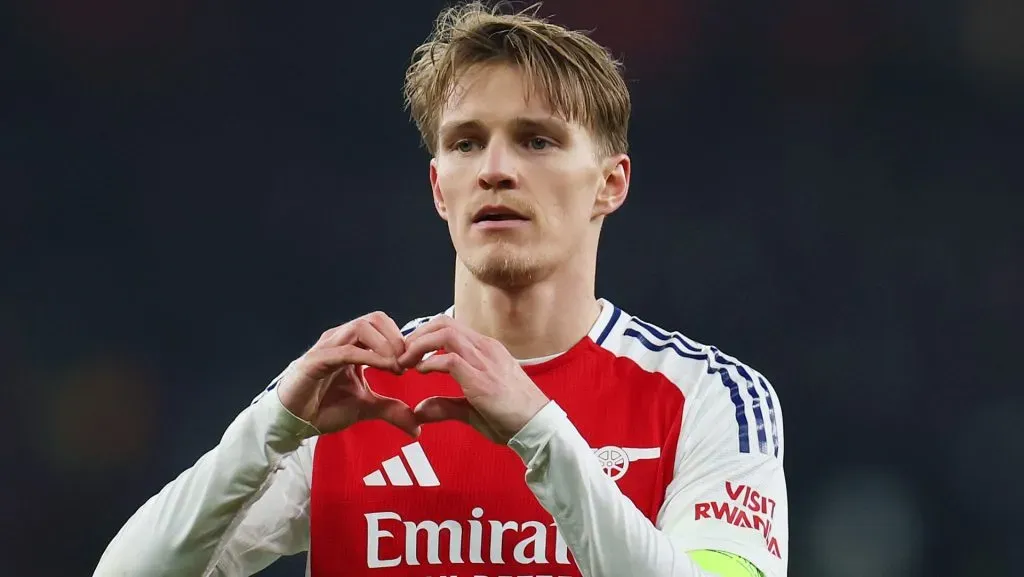 Odegaard, ex-jogador do Real Madrid, em ação no Arsenal (Photo by Alex Pantling/Getty Images)