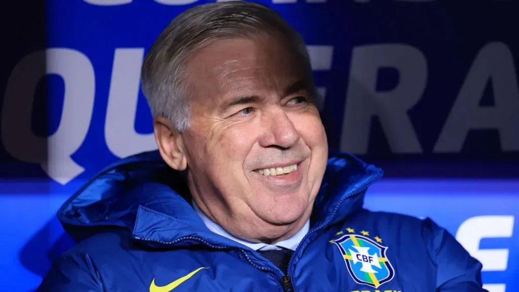 Carlo Ancelotti reage durante partida das eliminatórias da Copa do Mundo. Foto: Buda Mendes/Getty Images