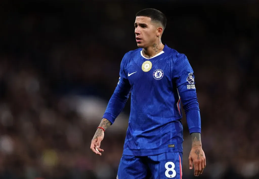 Enzo Fernández pelo Chelsea. (Photo by Justin Setterfield/Getty Images)