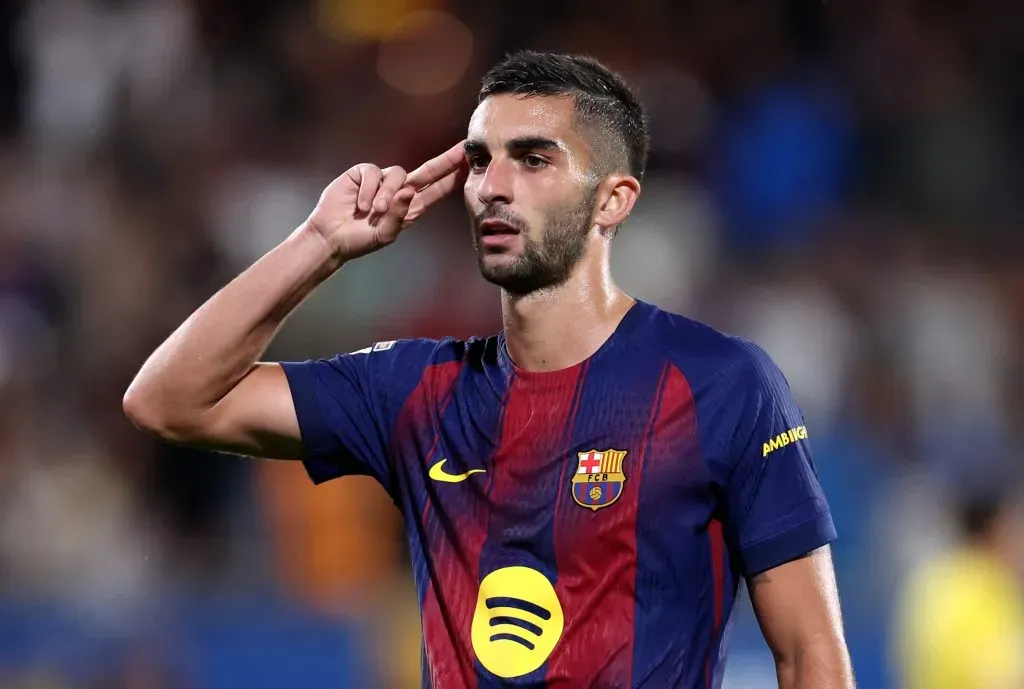 Ferrán Torres em ação pelo Barcelona. (Photo by Judit Cartiel/Getty Images)