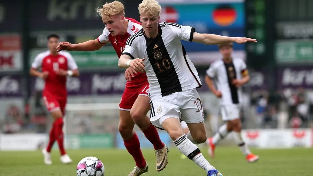 Victor Froholdt em ação no amistoso: Foto: Cathrin Mueller/Getty Images para DFB