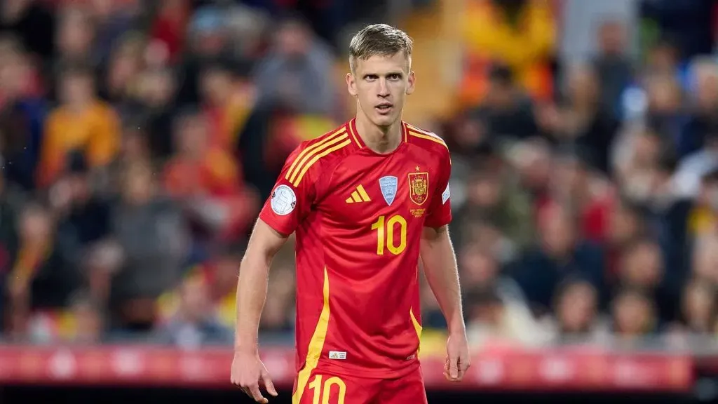 Dani Olmo foi cortado pela Espanha e vai voltar para o Barcelona (Foto: Aitor Alcalde/Getty Images)