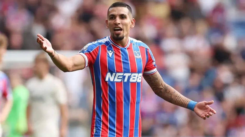 Daniel Muñoz, lateral do Crystal Palace, é alvo do Barcelona. Foto: Richard Pelham/Getty Images
