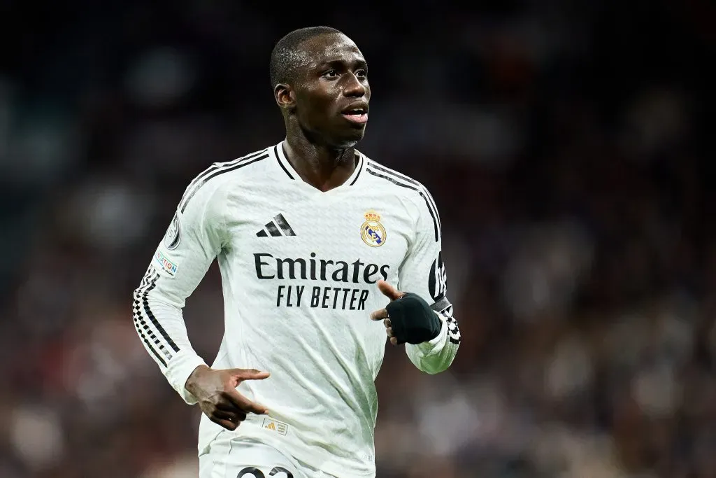 Ferland Mendy em campo pelo Real Madrid (Photo by Aitor Alcalde/Getty Images)