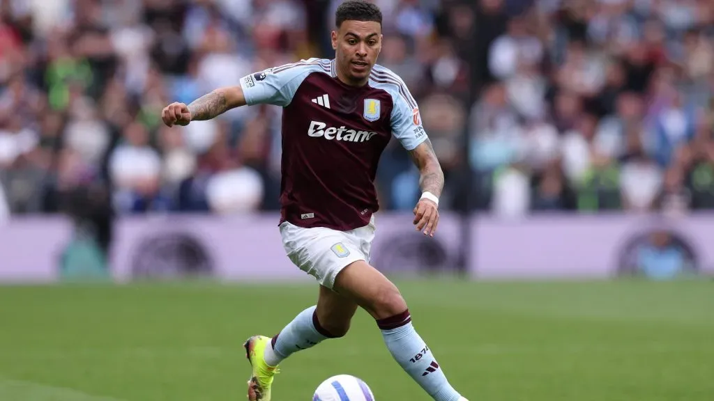 Morgan Rogers em campo pelo Aston Villa, jogador está na mira do PSG. Foto: Michael Steele/Getty Images