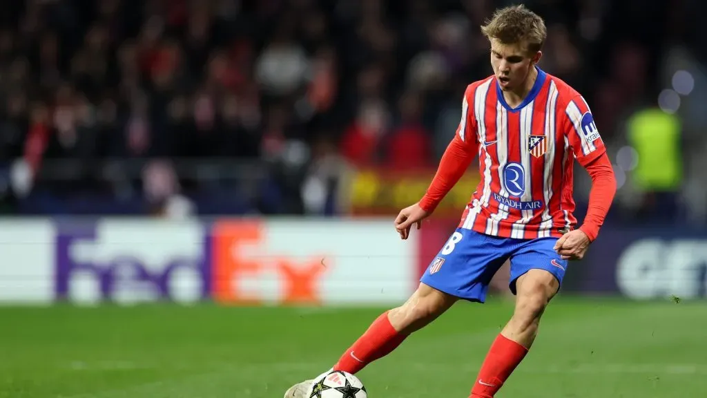 Pablo Barrios em jogo do Atlético de Madrid. Barcelona mira a contratação do jogador. Foto: Florencia Tan Jun/Getty Images