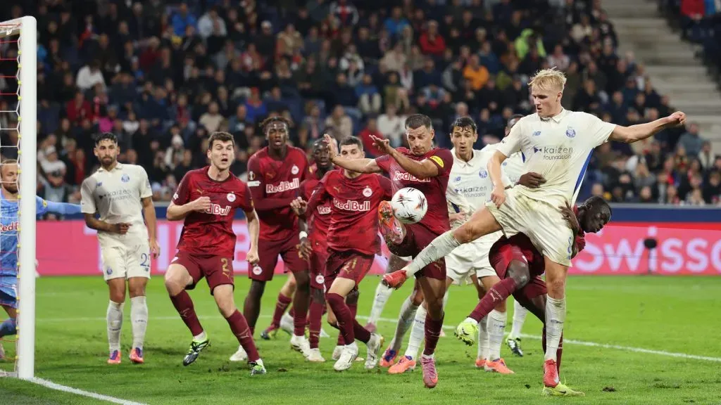 Victor Froholdt em jogo do Porto, alvo do Arsenal. Foto: Adam Pretty/Getty Images