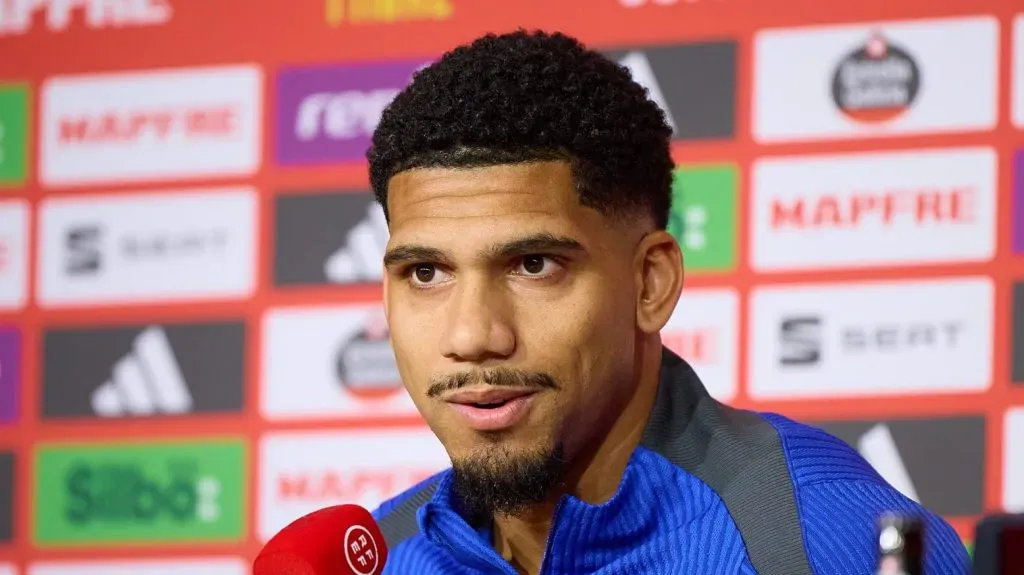 Ronald Araújo, zagueiro do Barcelona.