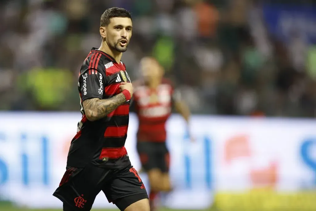 Arrascaeta em jogo do Flamengo (Foto: Miguel Schincariol/Getty Images)
