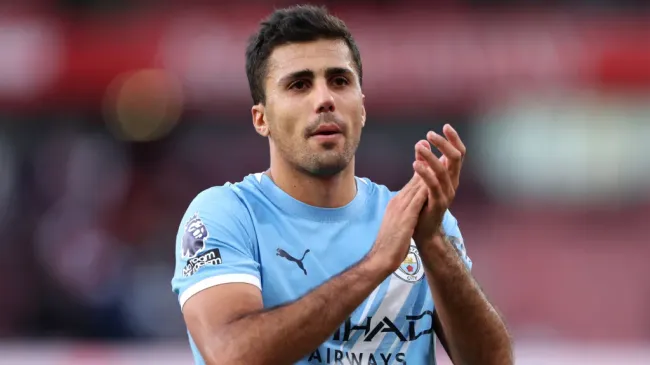 Rodri aplaude durante partida do Manchester City (Foto: Justin Setterfield/Getty Images)
