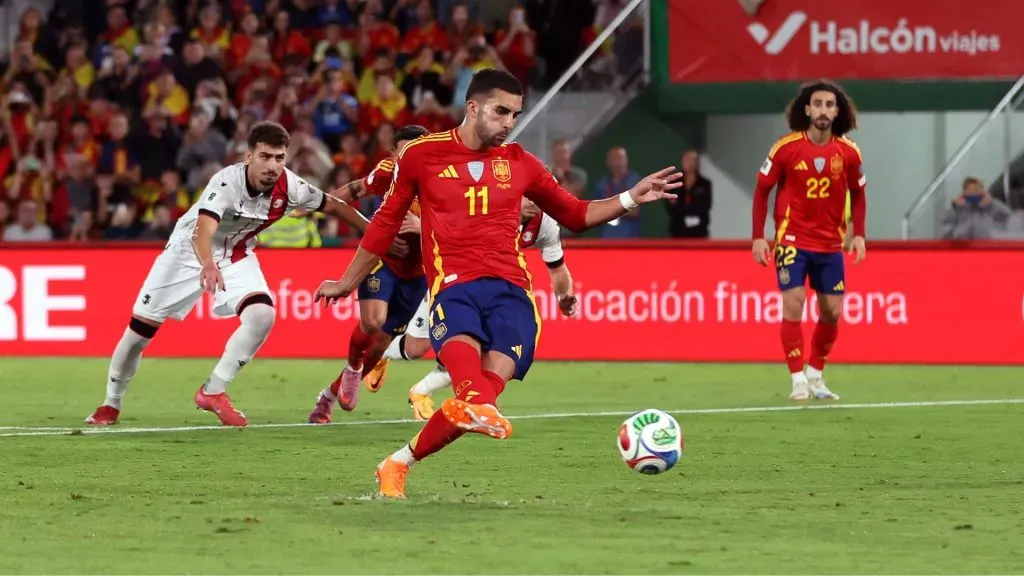 Ferran Torres voltou lesionado para o Barcelona após defender a Seleção Espanhola (foto: Florencia Tan Jun/Getty Images)