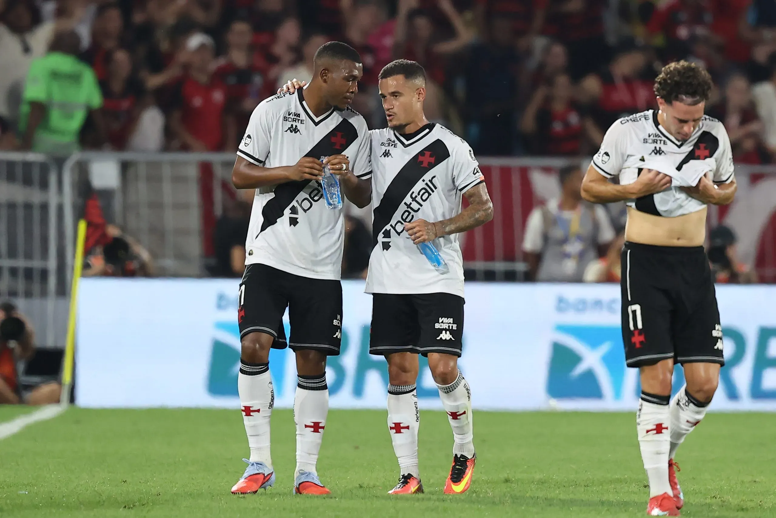 Rayan e Coutinho, Vasco da Gama. Foto: Wagner Meier/Getty Images