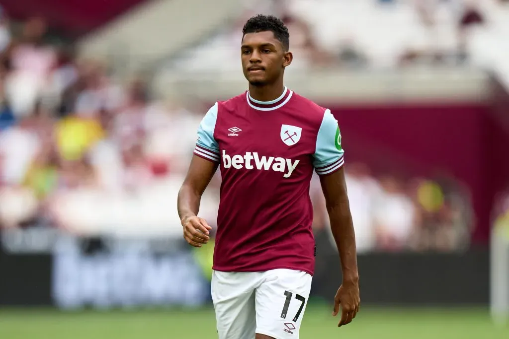 Luis Guilherme em ação com o West Ham (Photo by Angel Martinez/Getty Images)